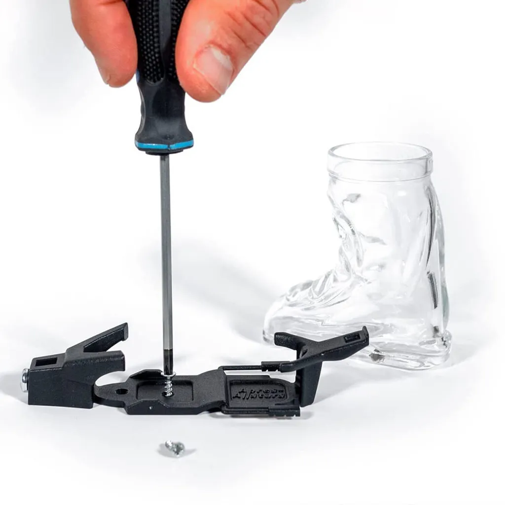 1 Schnapsglas In Ski Form Mit Bindung Und Umhängeband Der Absolute Hingucker 3 1 Schnapsglas In Ski Form Mit Bindung Und Umhängeband Der Absolute Hingucker – Bild 3