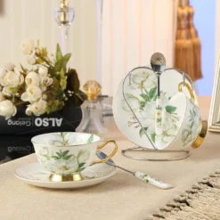 Panbado Kaffeeservice Set Aus Premium Bone China Porzellan, Beinhaltet 2 Kaffeetassen, 2 Untertassen, 2 Löffel, 1-tlg Metallständer 6 Panbado Kaffeeservice Set Aus Premium Bone China Porzellan, Beinhaltet 2 Kaffeetassen, 2 Untertassen, 2 Löffel, 1-tlg Metallständer -Qualitätsladen Für Geschirr 21edeba6f33fe6ab38baa3fd3ac8145c