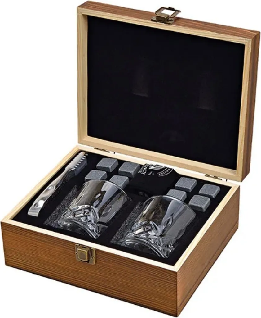 Whisky Geschenkset Nicht Nur Für Whisky Liebhaber:innen, 8 Granit Whisky Steine, 2 Whiskygläser, Eiswürfelzange Und Samtbeutel In Toller Holz Geschenkbox. Neidfaktor Inclusive 2 Whisky Geschenkset Nicht Nur Für Whisky Liebhaber:innen, 8 Granit Whisky Steine, 2 Whiskygläser, Eiswürfelzange Und Samtbeutel In Toller Holz Geschenkbox. Neidfaktor Inclusive – Bild 2